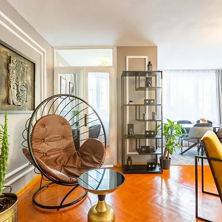 Flat With Excellent Location In Nisantasi Apartment *