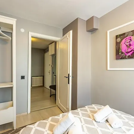 Flat With Excellent Location In Nisantasi Apartman *