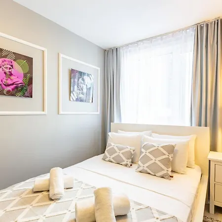 Flat With Excellent Location In Nisantasi